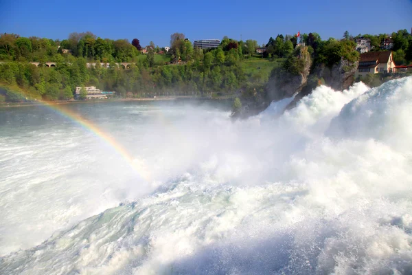 Slavné rhein spadá (schaffhausen, Švýcarsko) — Stock fotografie