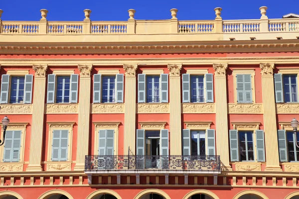 Vacker byggnad i staden Nice, Frankrike — Stockfoto
