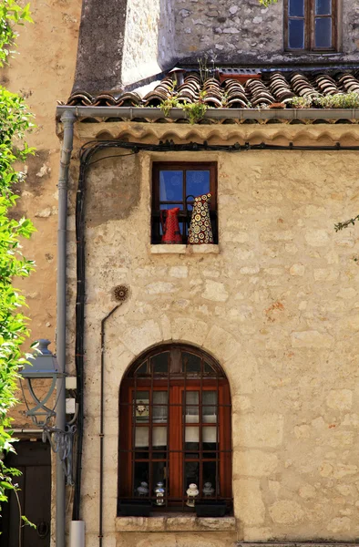 Obszarów wiejskich piaskowca dom, Prowansja, Francja — Zdjęcie stockowe