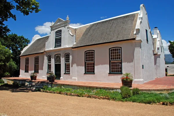 Wijn boerderij in koloniale stijl (Zuid-Afrika) — Stockfoto
