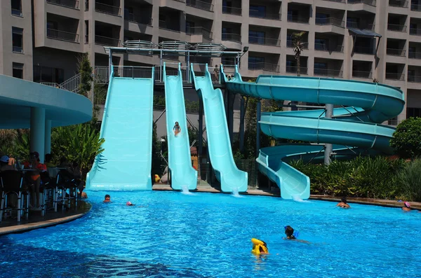 Tobogán acuático y piscina — Foto de Stock