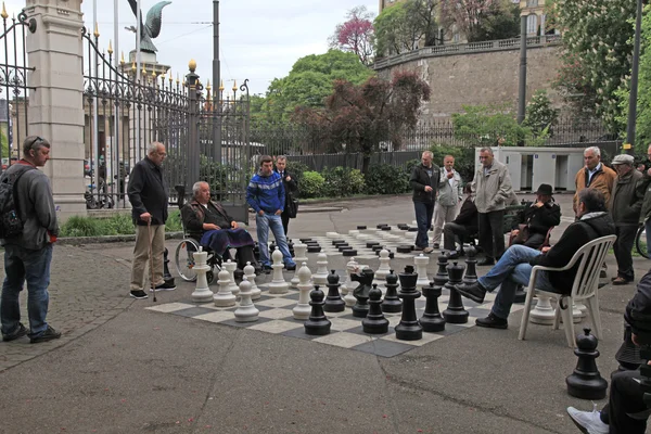Oversized street chess in Parc des Bastions, Geneva , Switzerland — Stock Photo, Image