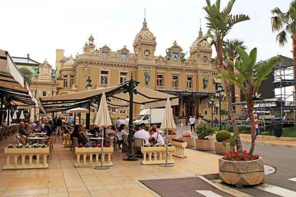 Казино и Cafe de Paris в Монте-Карло, Монако — стоковое фото