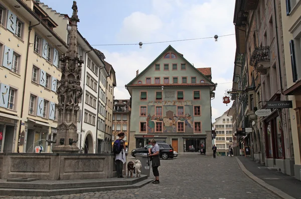Muhlenplatz i gamla staden i Luzern, Schweiz — Stockfoto