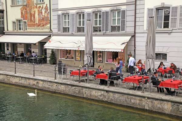 Café al aire libre en Lucerna, Suiza — Foto de Stock