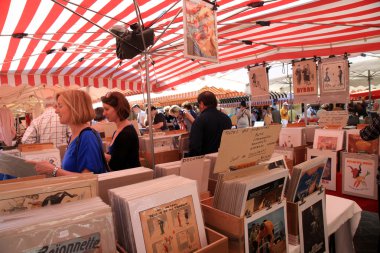 Vintage posterler market Nice, Fransa