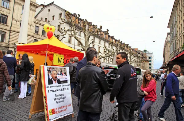 People talk about politic in Geneva, Switzerland. — Stock Photo, Image