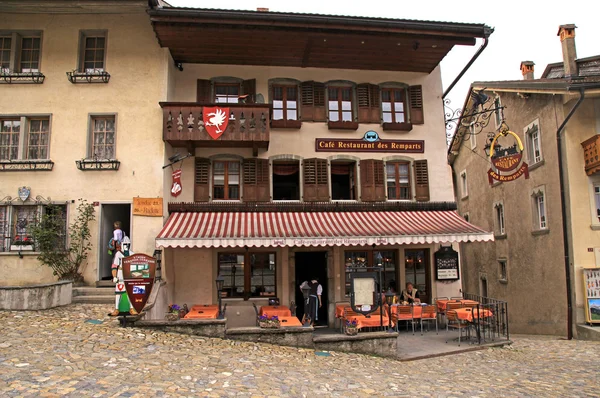 Swiss café in gruyeres, Zwitserland — Stockfoto