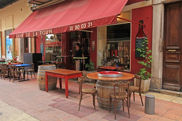 Kawiarnia na świeżym powietrzu w starego miasta w Nicei, Francja — Zdjęcie stockowe