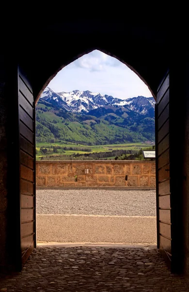 Boog weergave van Zwitserse Alpen in gruyere, Zwitserland — Stockfoto