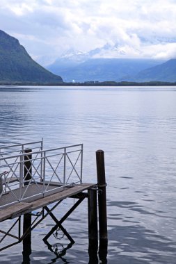 eski ahşap iskelesi ve Alpler, lake geneva, İsviçre