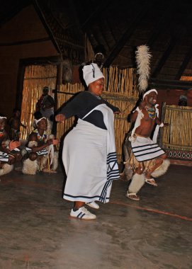 Zulu dansçılar, Güney Afrika.