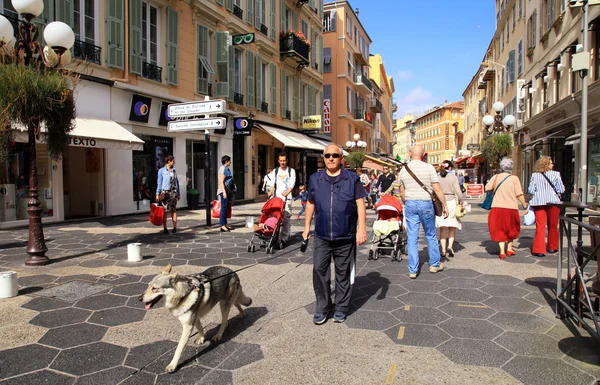 Personas en Old Town of Nice, Francia — Foto de Stock