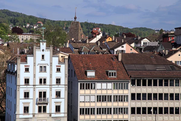 Paesaggio urbano di Zurigo con vecchi edifici, Svizzera . — Foto Stock