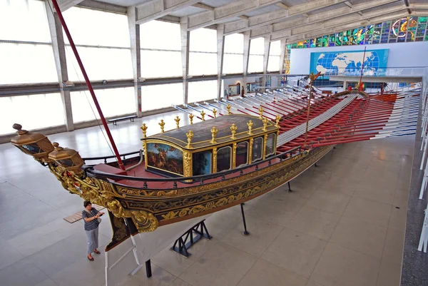 Old ship galleon in Maritime Museum, Lisbon, Portugal. — Stock Photo, Image