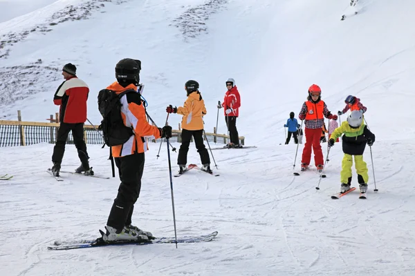 Skiers enjoy skiing at the slope in the Austrian Alps — Stock Photo, Image