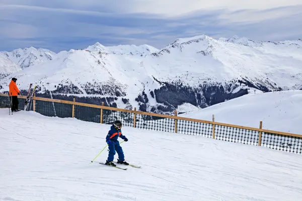 Young skier enjoy skiing at the slope in the Austrian Alps — Stock Photo, Image