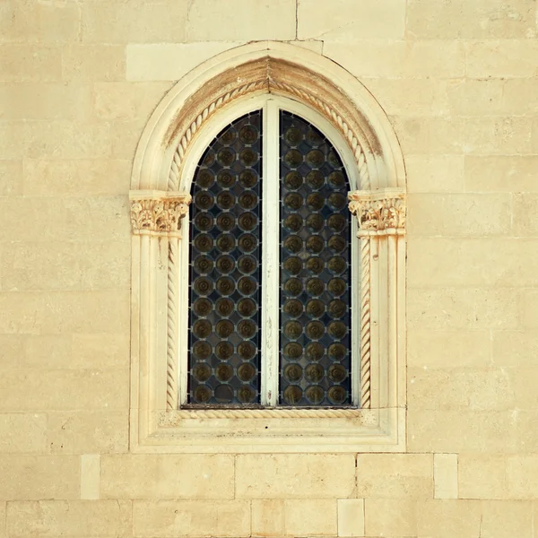 Mittelalterliches italienisches Fenster — Stockfoto