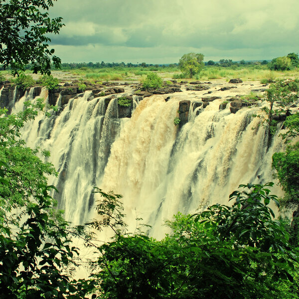 Величественный вид с водопада Виктория (Южная Африка)
)