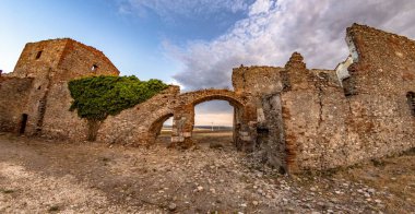 Puglia, İtalya 'daki antik Sant' Agata Manastırı manzarası
