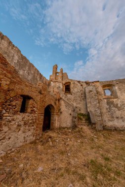 Puglia, İtalya 'daki antik Sant' Agata Manastırı manzarası