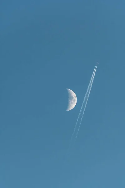 Avión Que Pasa Cerca Luna — Foto de Stock