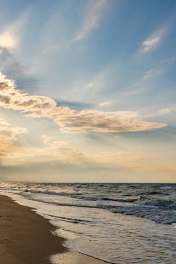 Günbatımında Akdeniz manzarası