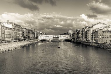 Floransa 'nın Ponte Vecchio' lu klasik kartpostalı.