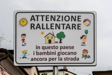 Sokakta oynayan çocuklardan sakının.!