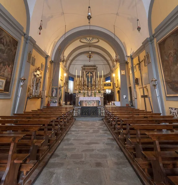 Interior Iglesia San Bartolomeo Fiumalbo —  Fotos de Stock