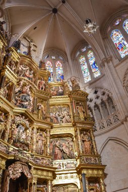 Burgos, İspanya - 16 Ekim 2021: Santa Maria, Burgos, Kastilya ve Leon Katedrali 'nin ana sunağı
