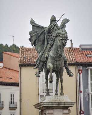 Burgos, İspanya - 16 Ekim 2021: Plaza Mio Cid 'deki El Cid Heykeli