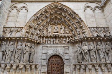 Burgos, İspanya - 16 Ekim 2021: Santa Maria Katedrali girişi, Burgos