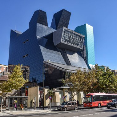 Zaragoza, İspanya - 23 Ekim 2021: IAACC Pablo Serrano sanat müzesinin modern mimarisi