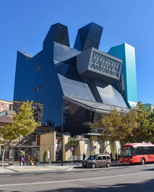 Zaragoza, İspanya - 23 Ekim 2021: IAACC Pablo Serrano sanat müzesinin modern mimarisi