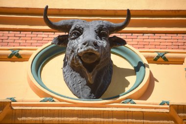 Zaragoza, İspanya - 23 Ekim 2021: Toros Meydanı 'nın dış duvarları ile ilgili detaylar