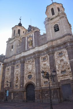 Zaragoza, İspanya - 23 Ekim 2021: Santa Isabel de Portugal Kilisesi Plaza del Justicia, Zaragoza