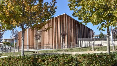 Zaragoza, İspanya - 23 Ekim 2021: Zaragoza Fuar alanında akvaryum ve İspanyol Pavyonu mimari binaları