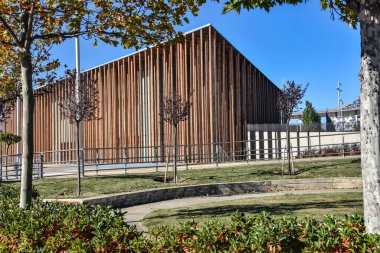 Zaragoza, İspanya - 23 Ekim 2021: Zaragoza Fuar alanında akvaryum ve İspanyol Pavyonu mimari binaları