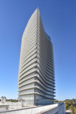 Zaragoza, İspanya - 23 Ekim 2021: 2008 Zaragoza Fuar Su Kulesi 'nin dış görünümü