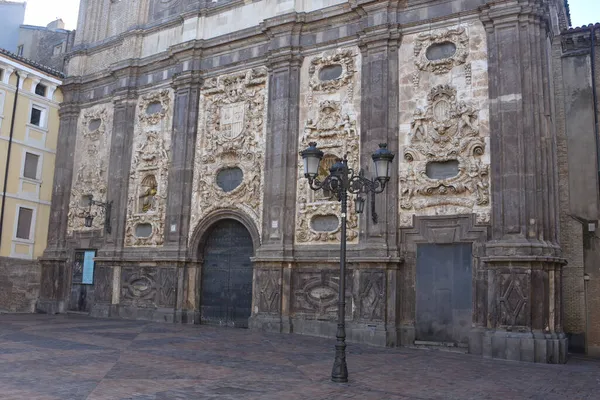 2021年10月23日 西班牙萨拉戈萨 萨拉戈萨正义广场的葡萄牙圣伊莎贝尔教堂 — 图库照片