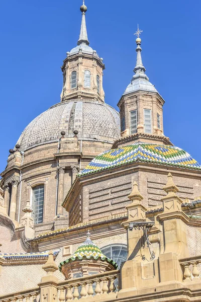 2021年10月23日 西班牙萨拉戈萨 位于西班牙阿拉贡萨拉戈萨的塞诺拉 德尔皮拉尔主教座堂的屋顶详情 — 图库照片