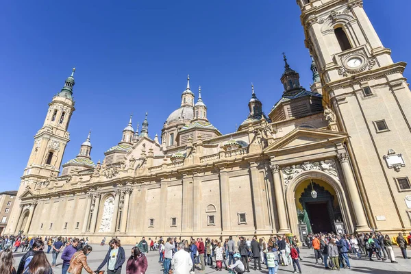 Zaragoza, İspanya - 23 Ekim 2021: The Cathedral Basilica of Our Lady of the Pillar, Basilica de Nuestra Senora del Pilar, Zaragoza, Aragon, İspanya