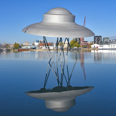 Bordeaux, Fransa - 7 Kasım 2021: Uçan Daire Sanat Çalışmaları Suzanne Treister tarafından Bordeaux rıhtımında