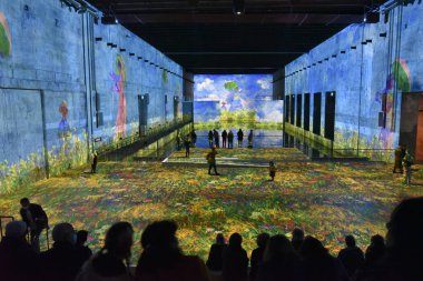 Bordeaux, Fransa - 7 Kasım 2021: 'Bassins de Lumieres' in 'üs sous-marins' 2.