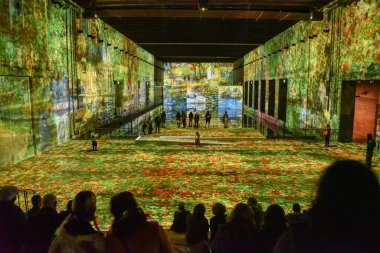 Bordeaux, Fransa - 7 Kasım 2021: 'Bassins de Lumieres' in 'üs sous-marins' 2.