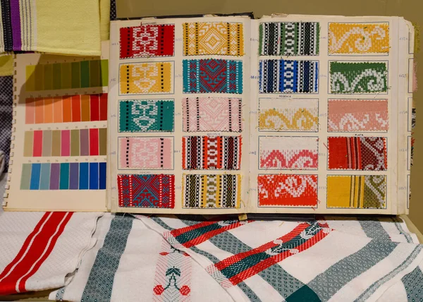 Байонн Франция Октября 2021 Года Артефакты Традиционного Текстиля Костюмов Выставлены — стоковое фото