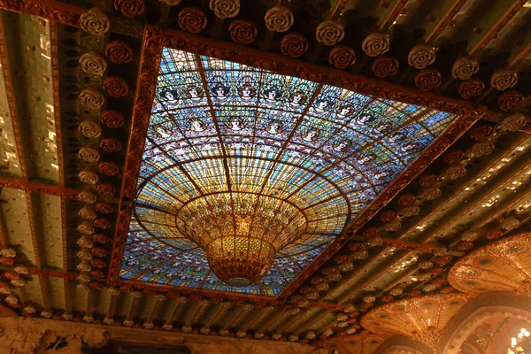 Barcelona Espanha Nov 2021 Teto Cúpula Vidro Manchado Palau Musica — Fotografia de Stock