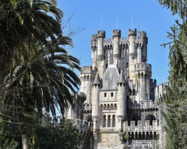 Butroi, İspanya - 14 Nisan 2022: Bask ülkesindeki Butron Şatosu, İspanya