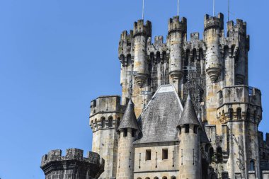 Butroi, İspanya - 14 Nisan 2022: Bask ülkesindeki Butron Şatosu, İspanya